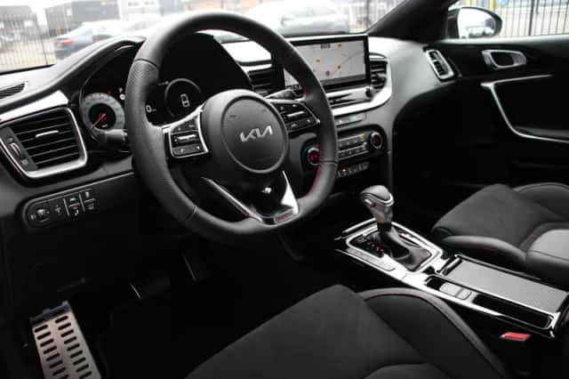 Kia Proceed (2023) thumbnail 2