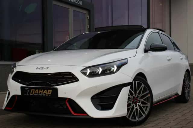 Kia Proceed (2023) thumbnail 3