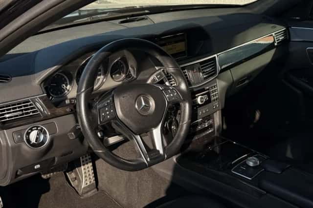 Mercedes-Benz E-Klasse (2011) thumbnail 2