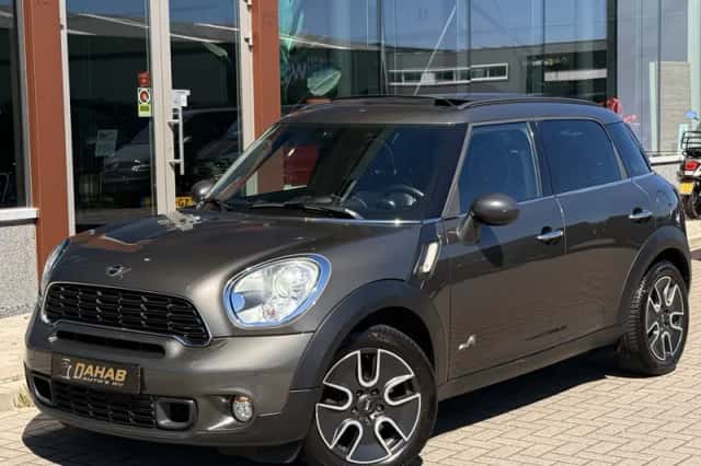 MINI Countryman (2011) thumbnail 3
