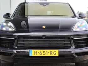 Porsche Cayenne (2020) thumbnail 3