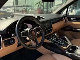 Porsche Cayenne (2019) thumbnail 2