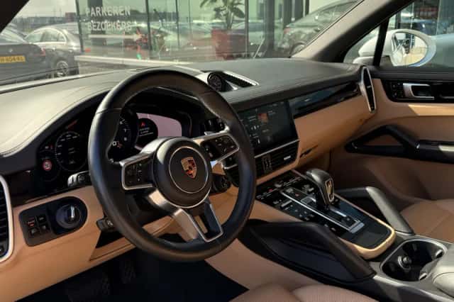 Porsche Cayenne (2019) thumbnail 2