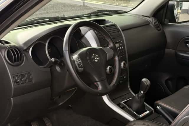 Suzuki Grand Vitara (2008) thumbnail 2
