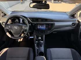 Toyota Auris (2017) thumbnail 16
