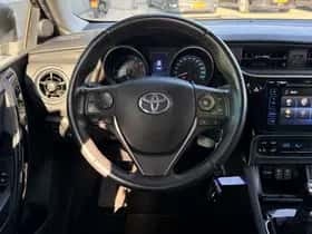 Toyota Auris (2017) thumbnail 17