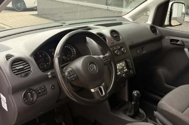 Volkswagen Caddy (2015) thumbnail 2