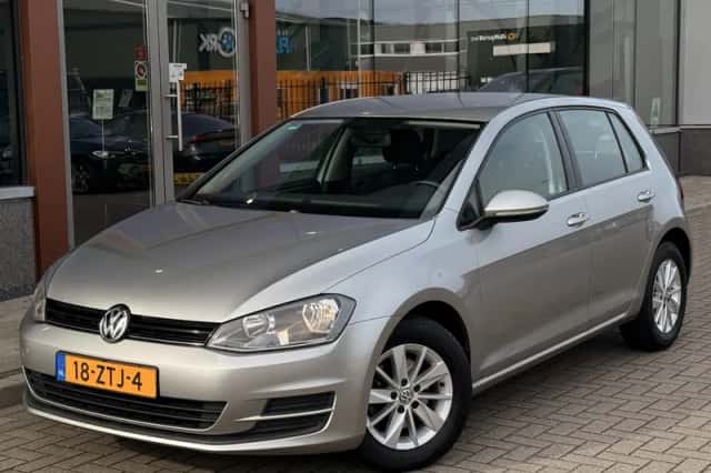 Volkswagen Golf (2013) thumbnail 3