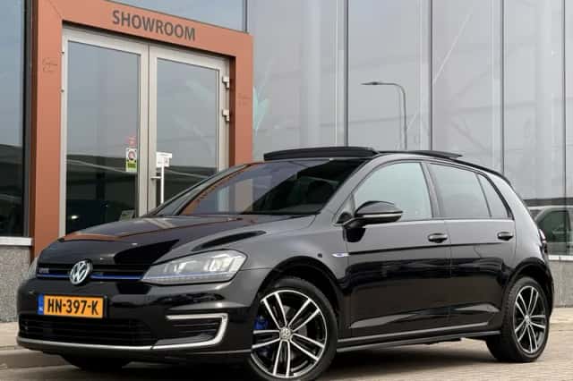 Volkswagen Golf (2015) thumbnail 1