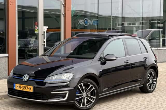 Volkswagen Golf (2015) thumbnail 3