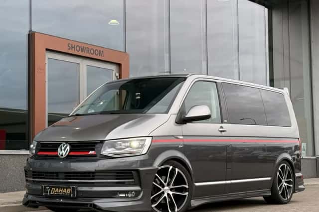 Volkswagen Multivan (2018) thumbnail 1