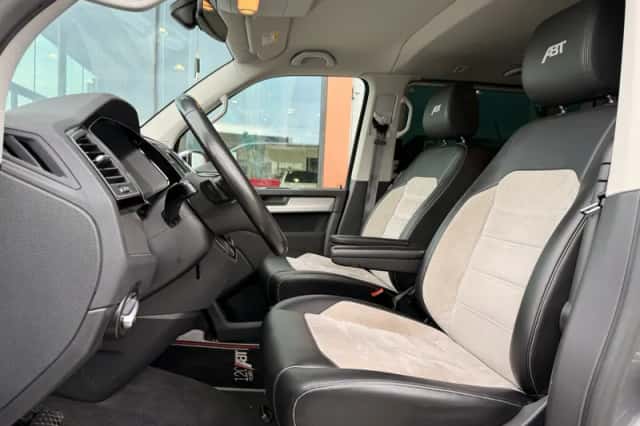 Volkswagen Multivan (2018) thumbnail 4