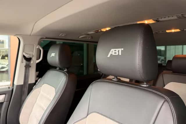 Volkswagen Multivan (2018) thumbnail 5
