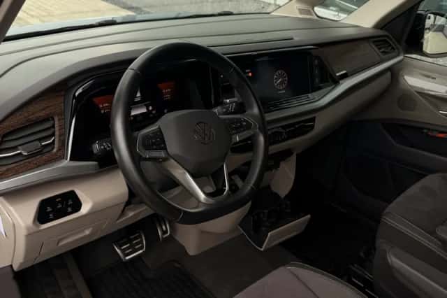 Volkswagen Multivan (2023) thumbnail 2