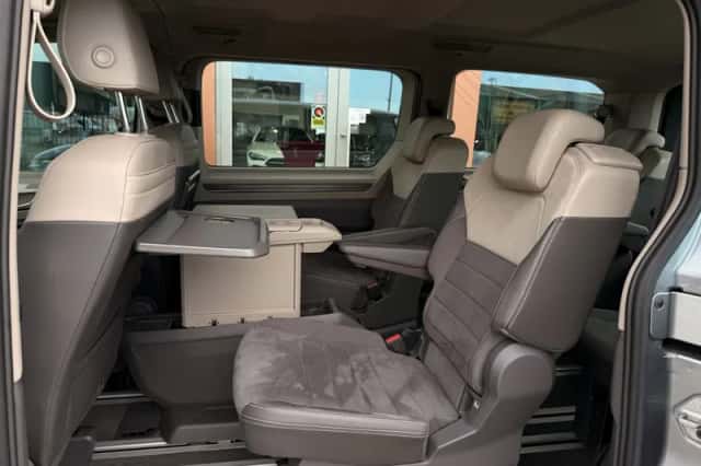 Volkswagen Multivan (2023) thumbnail 5