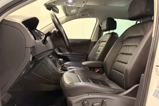 Volkswagen Tiguan (2017) thumbnail 2