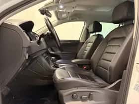 Volkswagen Tiguan (2017) thumbnail 2