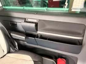 Volkswagen Transporter (2018) thumbnail 9
