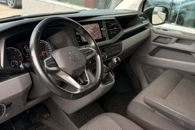Volkswagen Transporter (2021) thumbnail 2