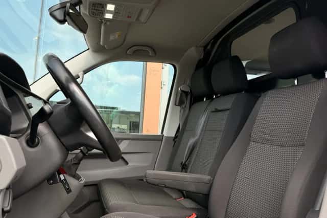 Volkswagen Transporter (2021) thumbnail 4