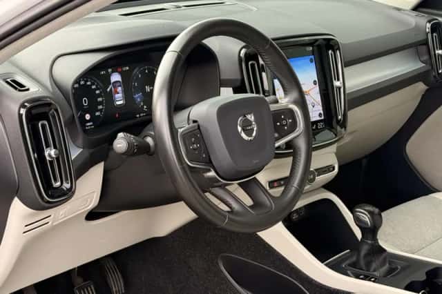 Volvo XC40 (2019) thumbnail 2