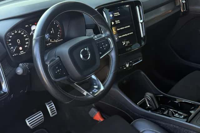 Volvo XC40 (2018) thumbnail 2