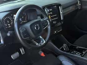 Volvo XC40 (2018) thumbnail 2