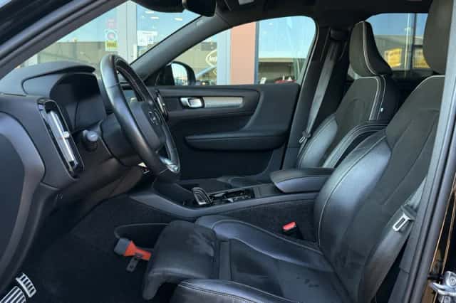 Volvo XC40 (2018) thumbnail 4