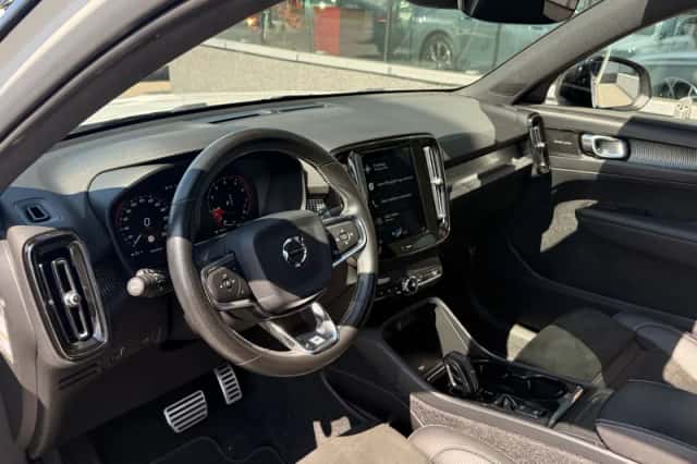 Volvo XC40 (2018) thumbnail 2
