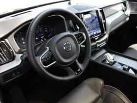 Volvo XC60 (2023) thumbnail 12