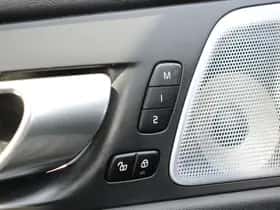 Volvo XC60 (2023) thumbnail 15