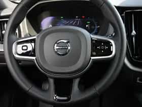 Volvo XC60 (2023) thumbnail 8