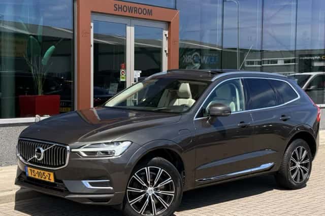 Volvo XC60 (2018) thumbnail 2