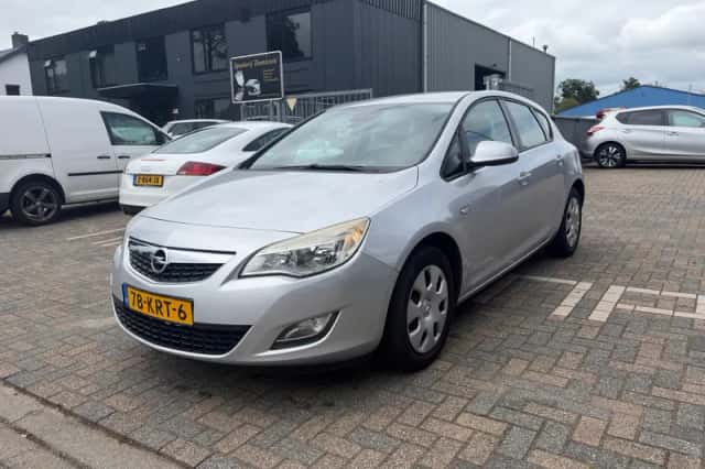 Opel Astra (2010) thumbnail 1