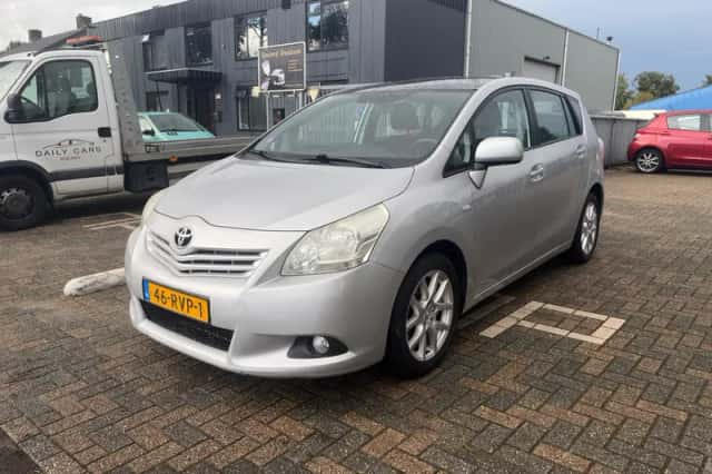 Toyota Verso (2011) thumbnail 1