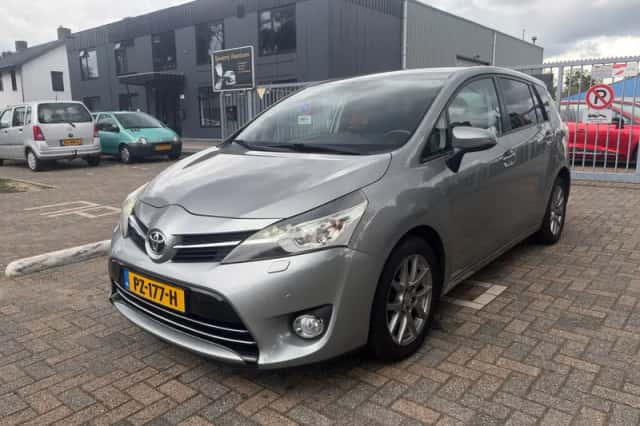 Toyota Verso (2013) thumbnail 1