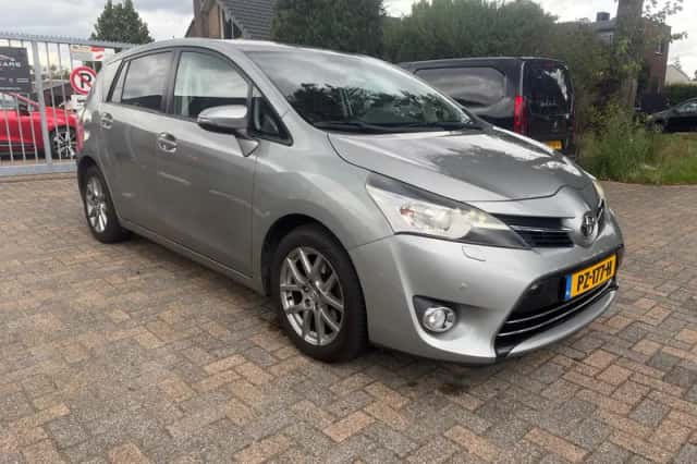 Toyota Verso (2013) thumbnail 3