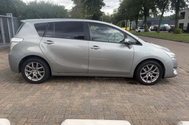Toyota Verso (2013) thumbnail 4