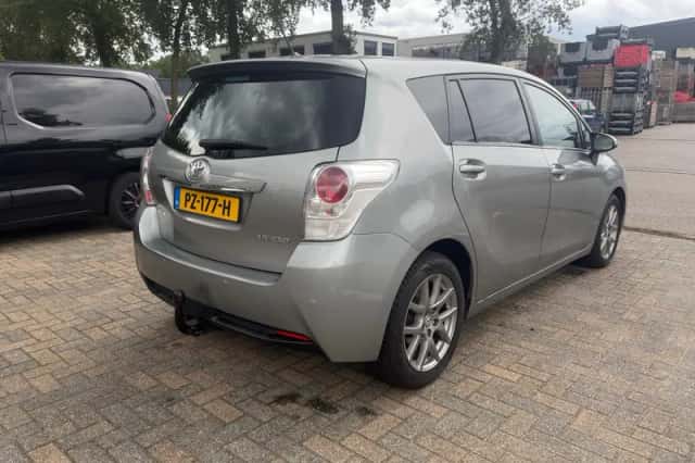 Toyota Verso (2013) thumbnail 5