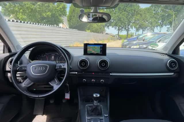 Audi A3 (2015) thumbnail 2