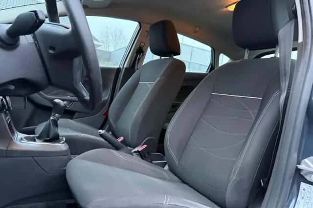 Ford Fiesta (2015) thumbnail 4