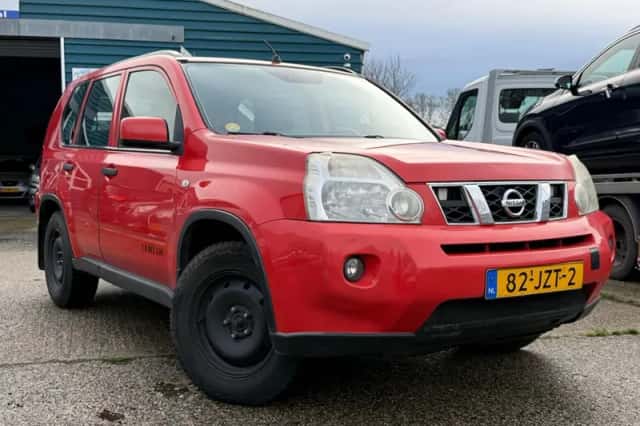 Nissan X-Trail (2009) thumbnail 3