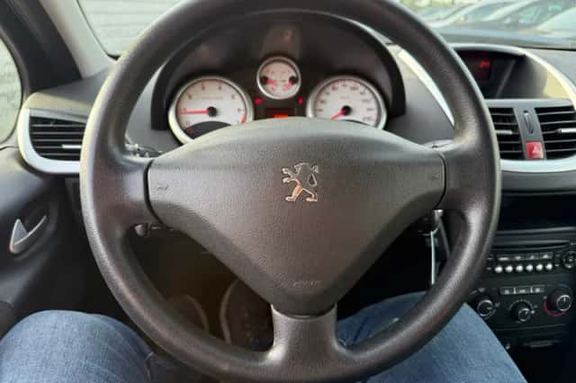 Peugeot 207 (2010) thumbnail 2