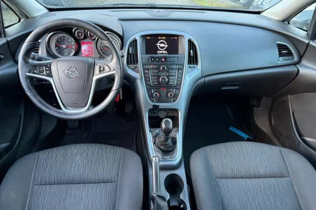Opel Astra (2013) thumbnail 2