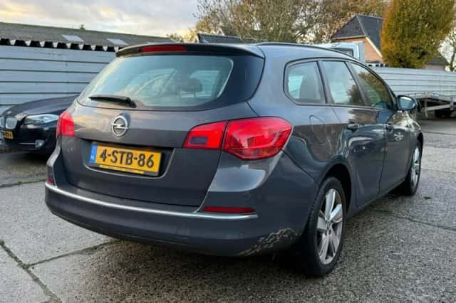 Opel Astra (2013) thumbnail 5