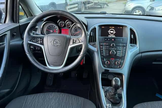 Opel Astra (2013) thumbnail 6