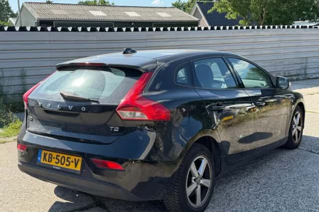 Volvo V40 (2015) thumbnail 4