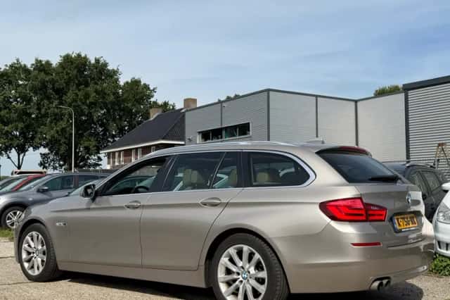 BMW 5-Serie (2010) thumbnail 2