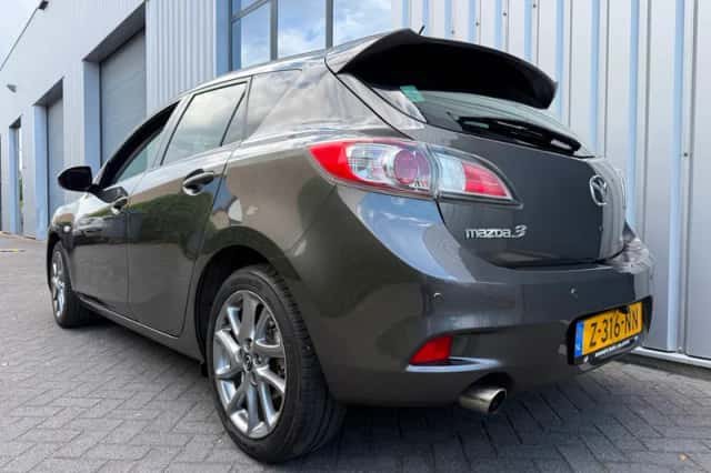 Mazda 3 (2013) thumbnail 2