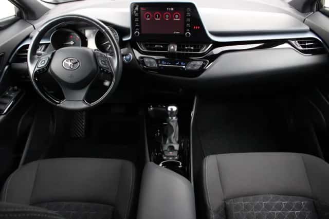 Toyota C-HR (2022) thumbnail 3